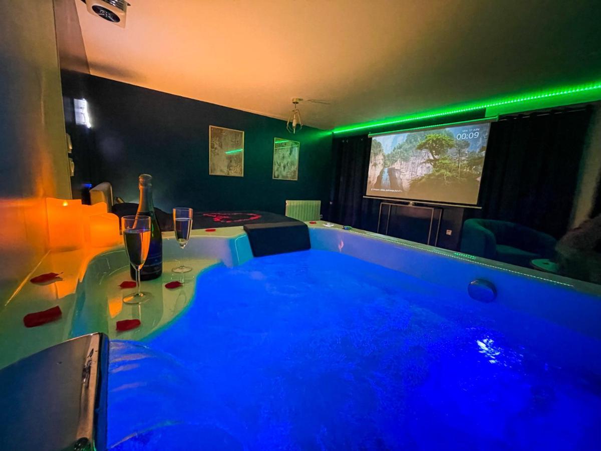 Spa Sous Les Etoiles - Cinema - Netflix - Parking - Gare Amiens Eksteriør billede